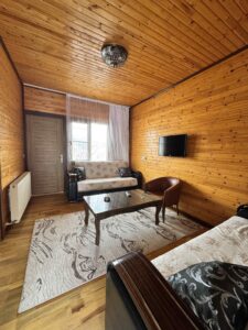 1+1 Mutfaksız Bungalov Salon | Ertunç Yayla Evleri Çağlayancerit